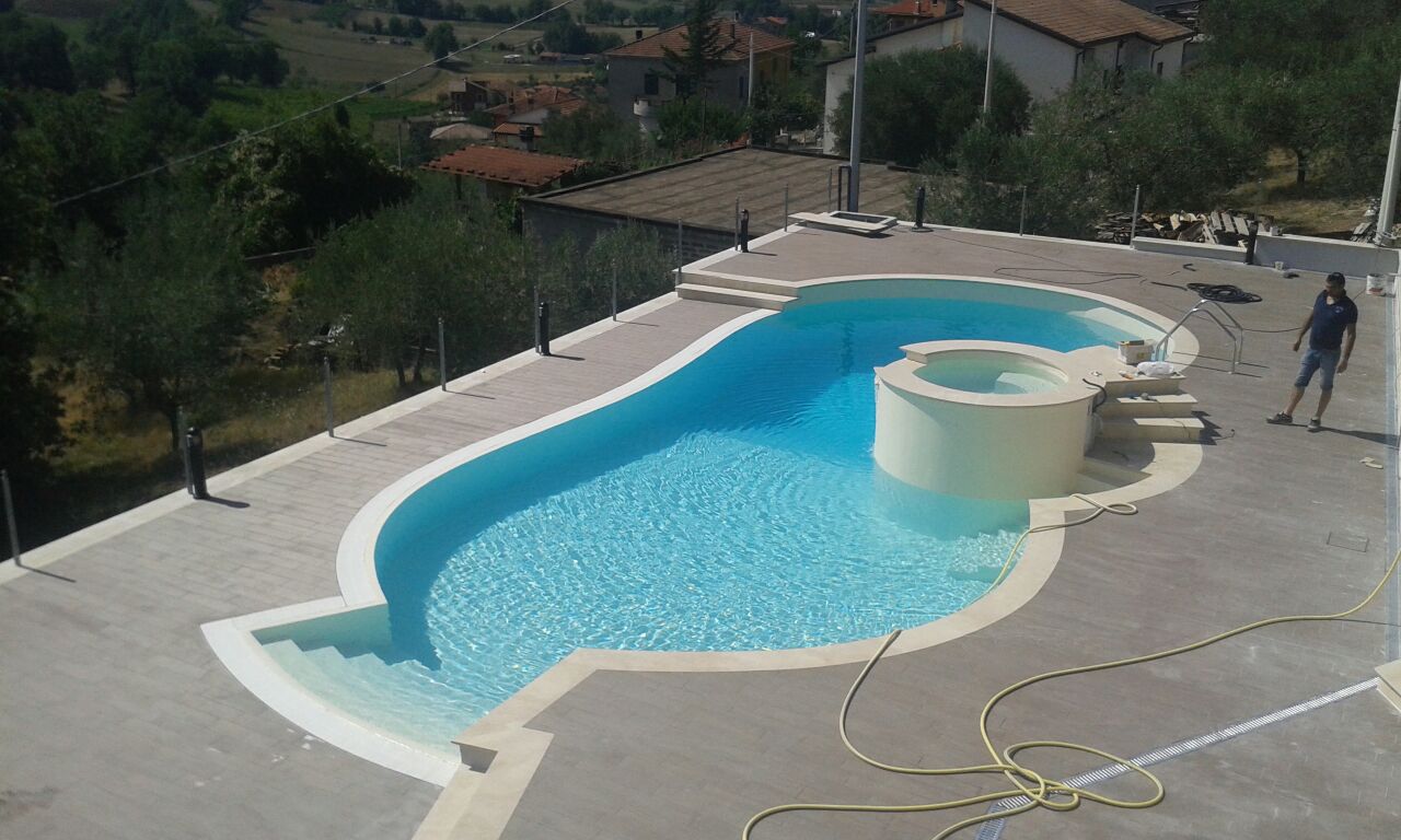 Build & Consulence costruzione piscine